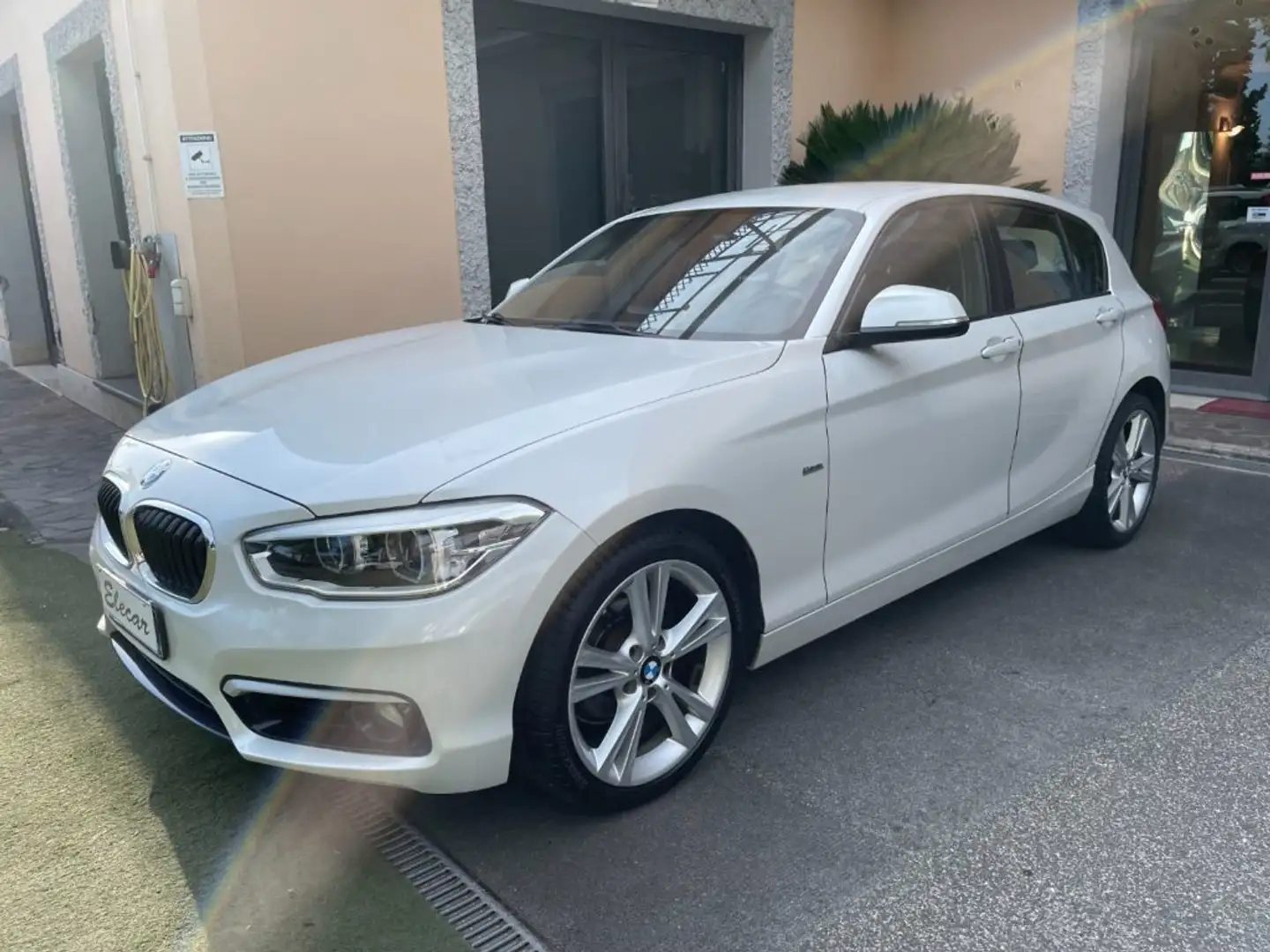 BMW 118 d 5p. Urban Alb - 1