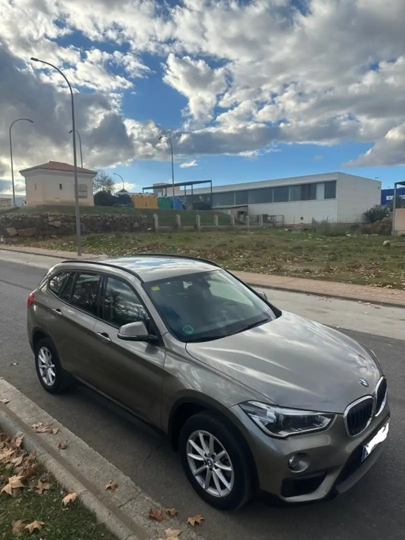 BMW X1 sDrive 16d Business Gris - 1