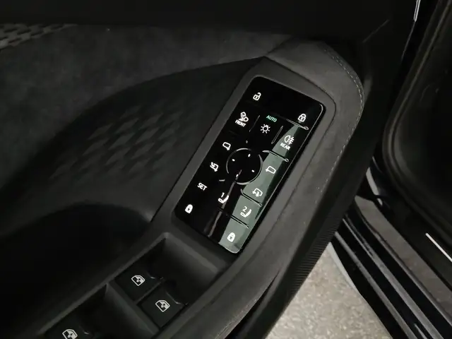 Audi A6 view 11
