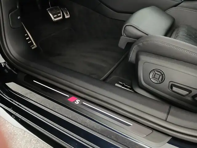 Audi A6 view 12