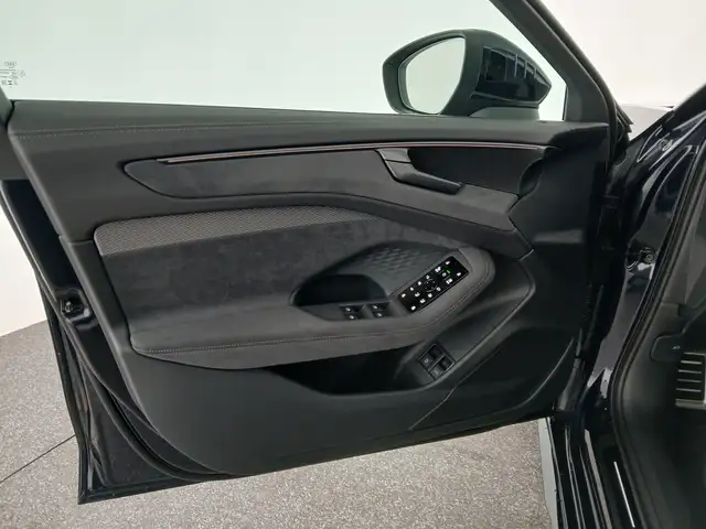 Audi A6 view 10
