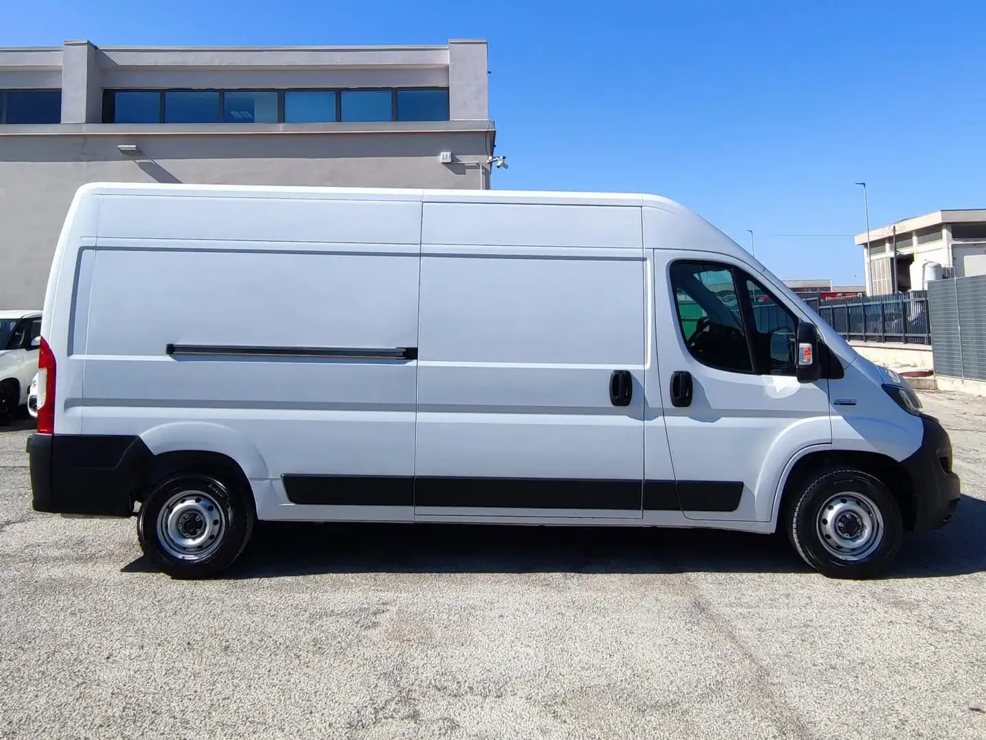 Fiat Ducato NEW 35 LH2 2.2 M-J FURGONE PASSO LUNGO TETTO ALTO Bílá - 2