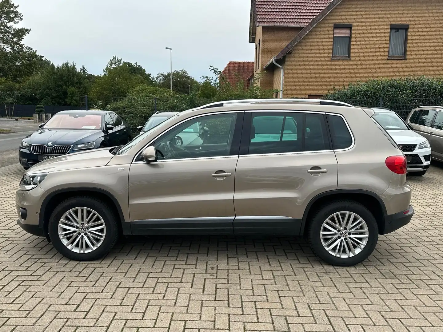 Volkswagen Tiguan 2.0TDI, AHK, TÜV+Service sowie Reifen neu Beige - 2