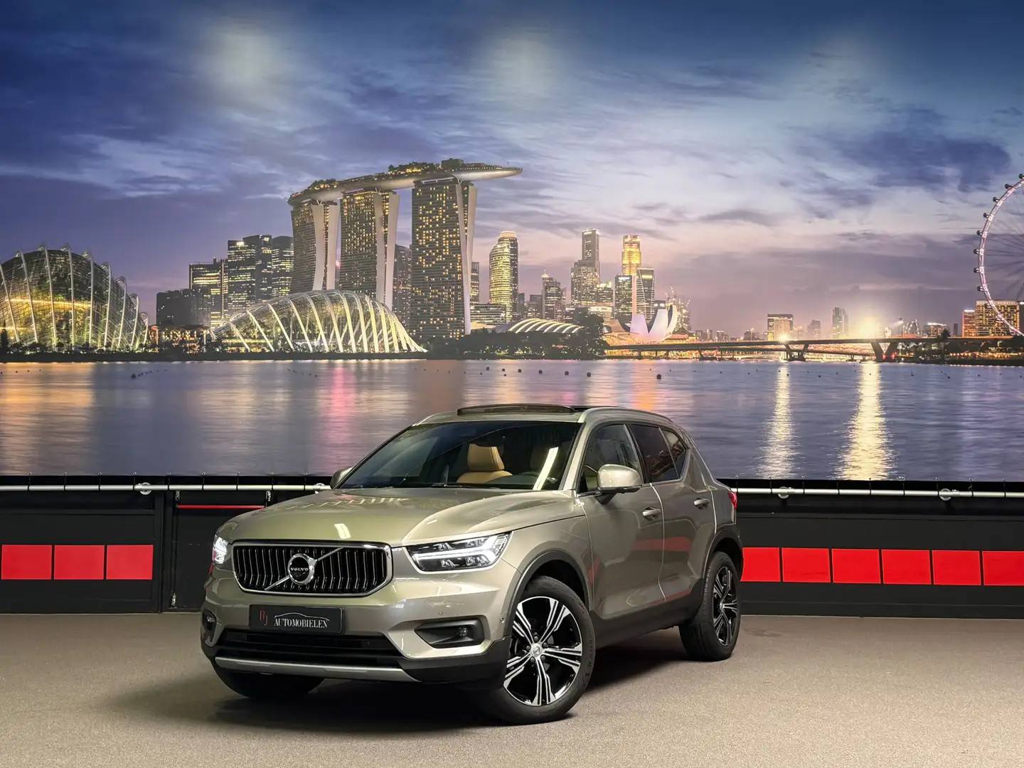 Volvo XC40 1.5 T3 Inscription Memory|Panorama|360camera|BLIS| Grijs - 1