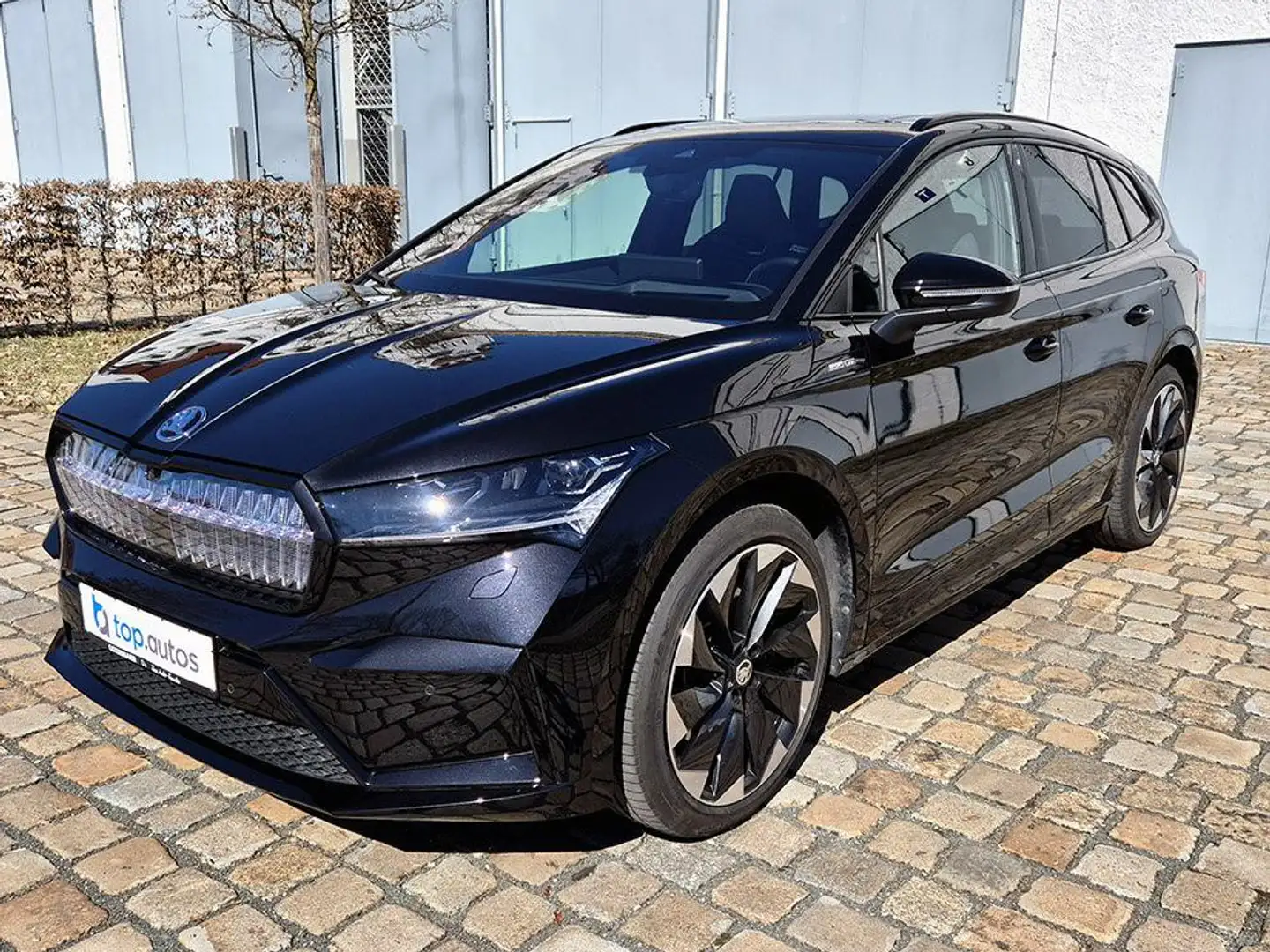 Skoda Enyaq 80 Sportline Pano AHK LED HUD Crystal Adaptiv Top Schwarz - 1
