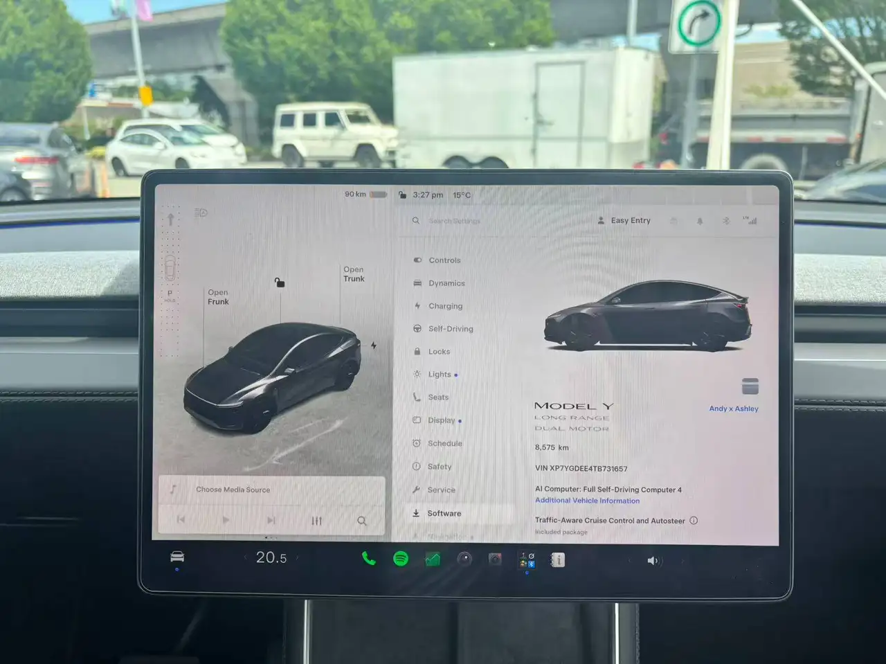 Tesla Model Y снимка Tesla Model Y