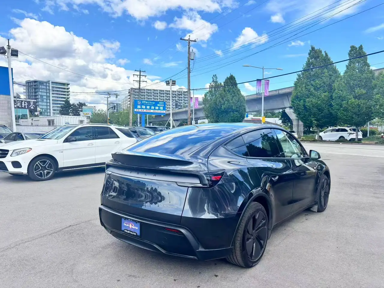 Tesla Model Y снимка Tesla Model Y