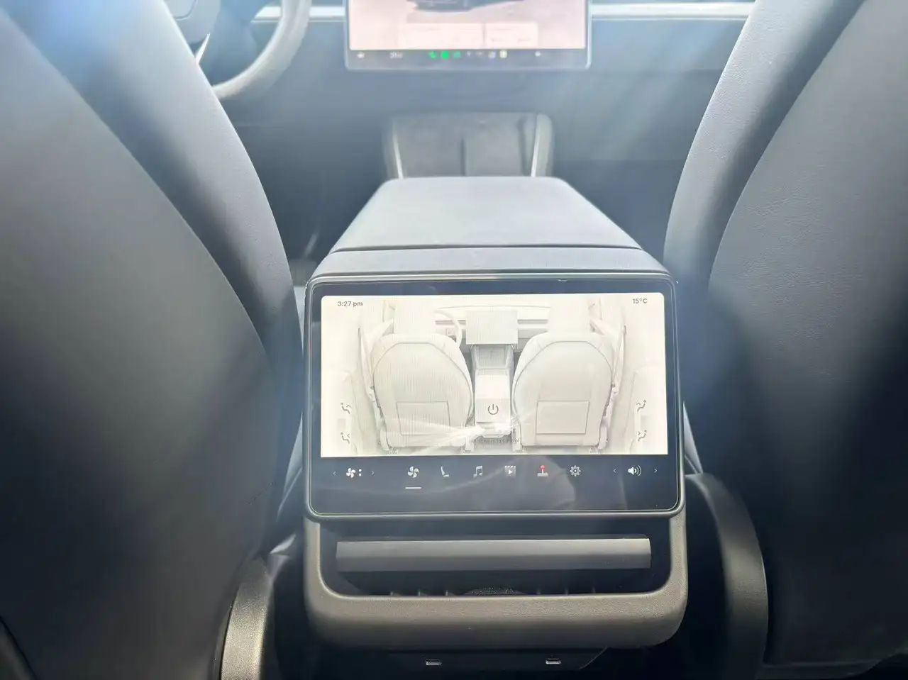 Tesla Model Y снимка Tesla Model Y