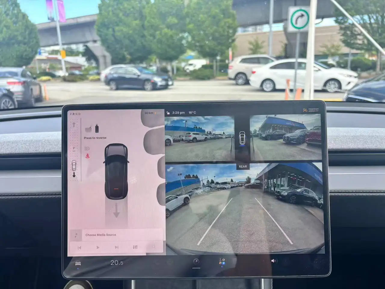 Tesla Model Y снимка Tesla Model Y