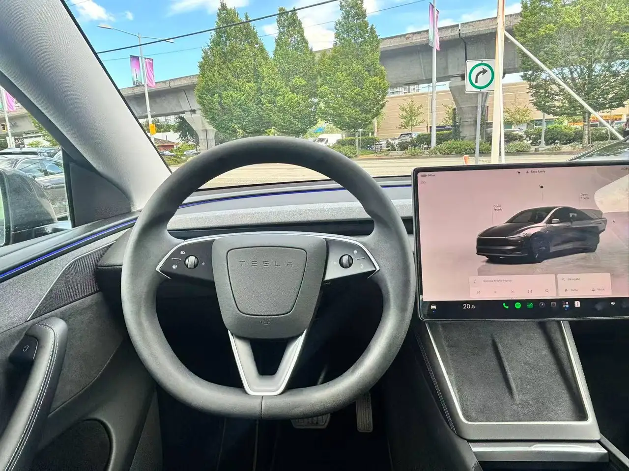 Tesla Model Y снимка Tesla Model Y