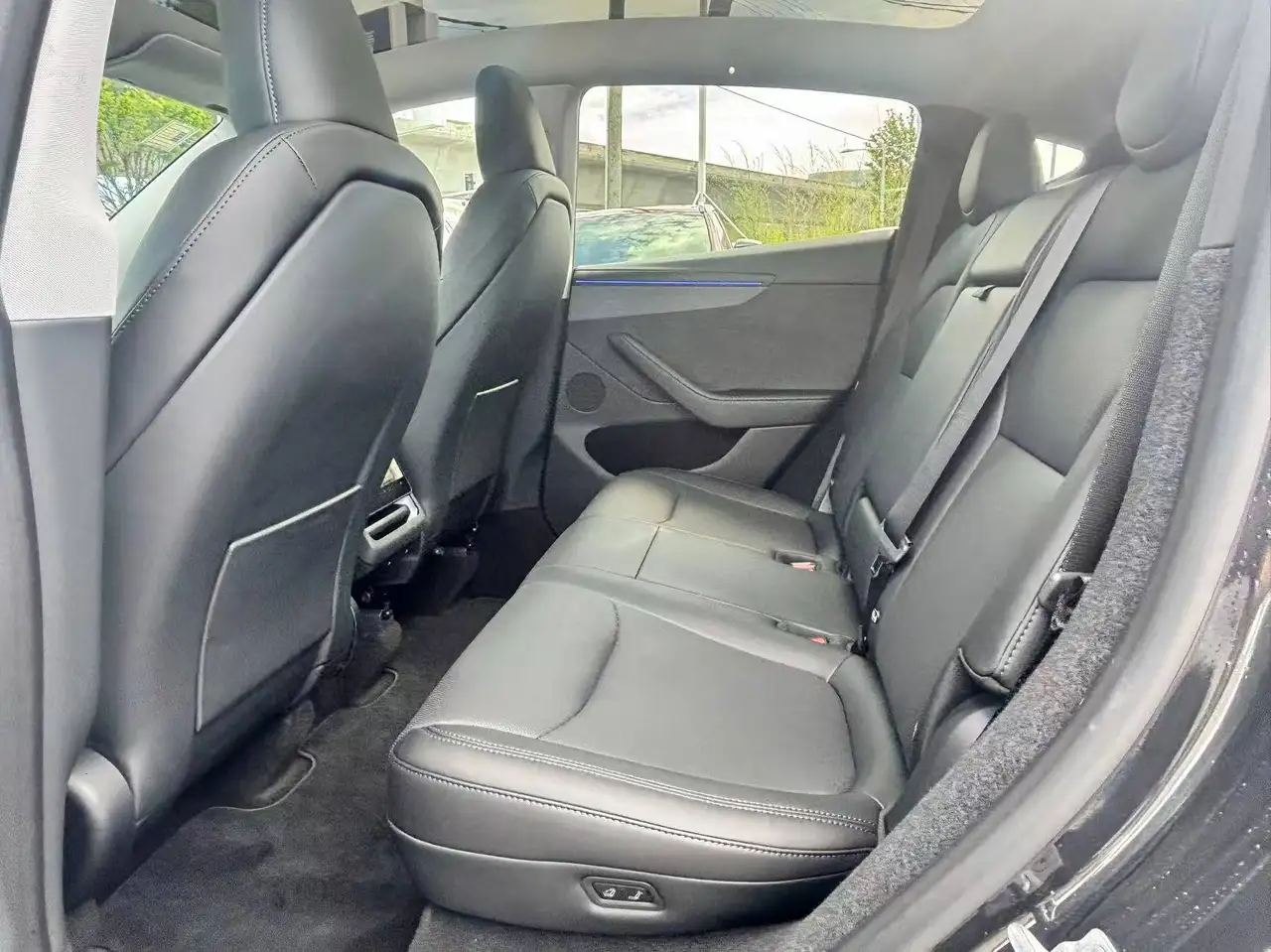 Tesla Model Y снимка Tesla Model Y