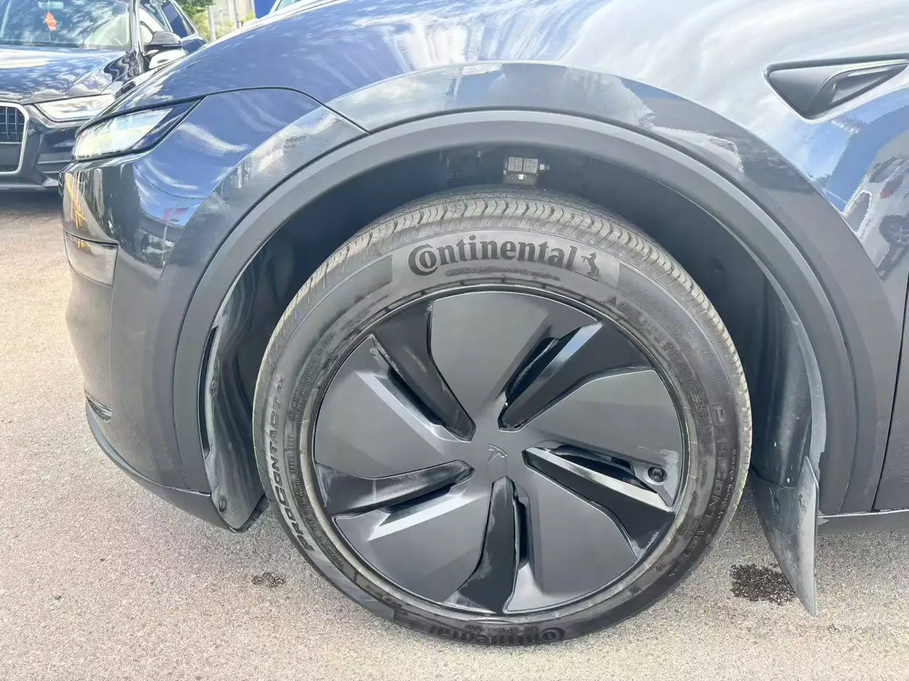 Tesla Model Y снимка Tesla Model Y