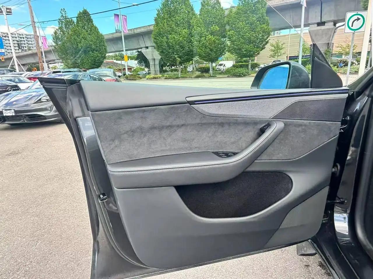 Tesla Model Y снимка Tesla Model Y