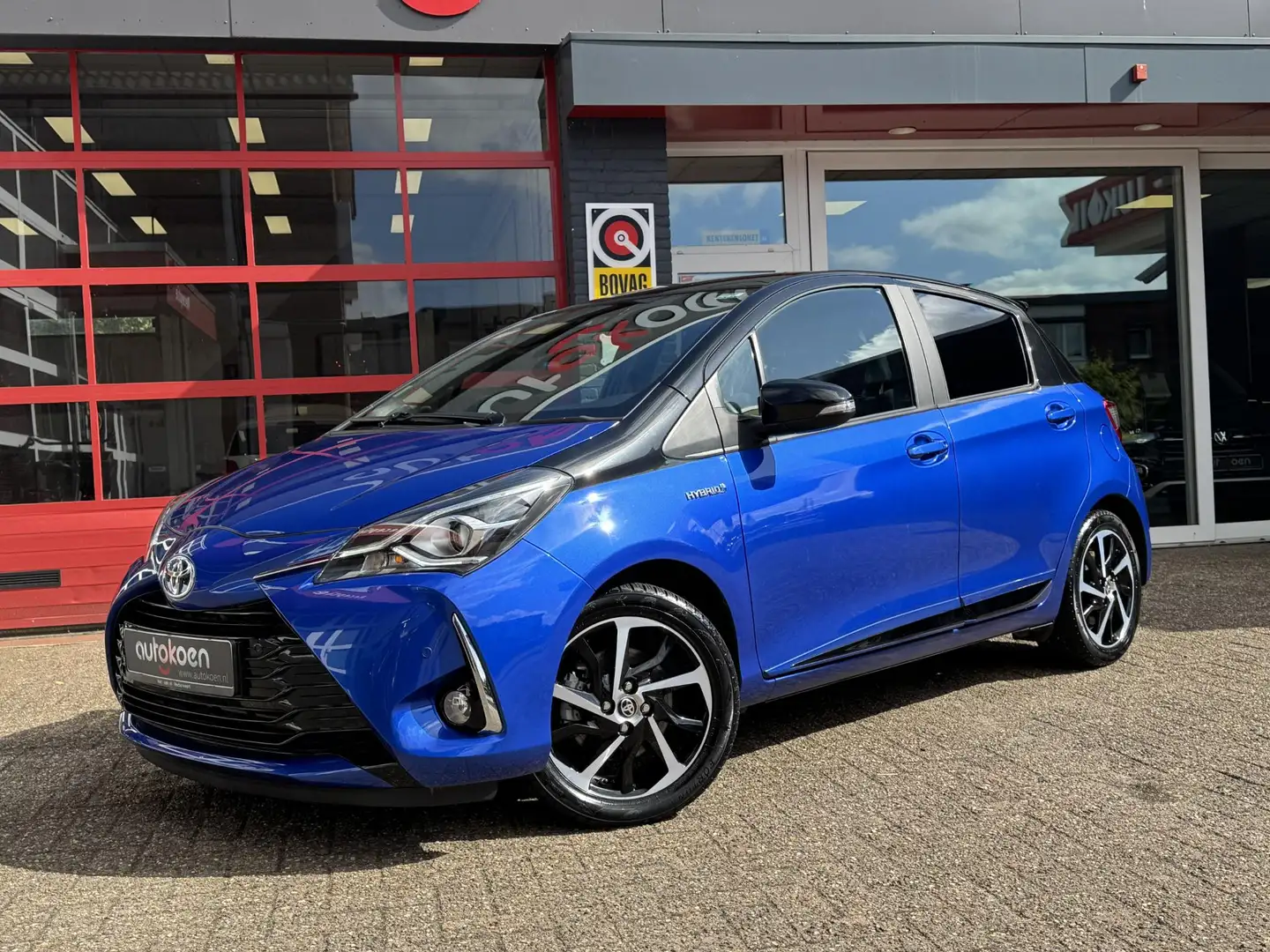 Toyota Yaris 1.5 Hybrid Executive *PANO/CAMERA/CRUISE* Bleu - 2