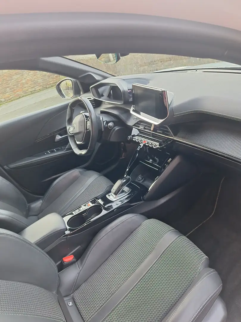 Peugeot 208 208+1.2i+PureTech+GT+Line+(EU6.3) Blanc - 2