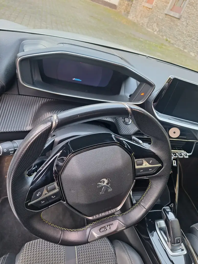 Peugeot 208 208+1.2i+PureTech+GT+Line+(EU6.3) Blanc - 1