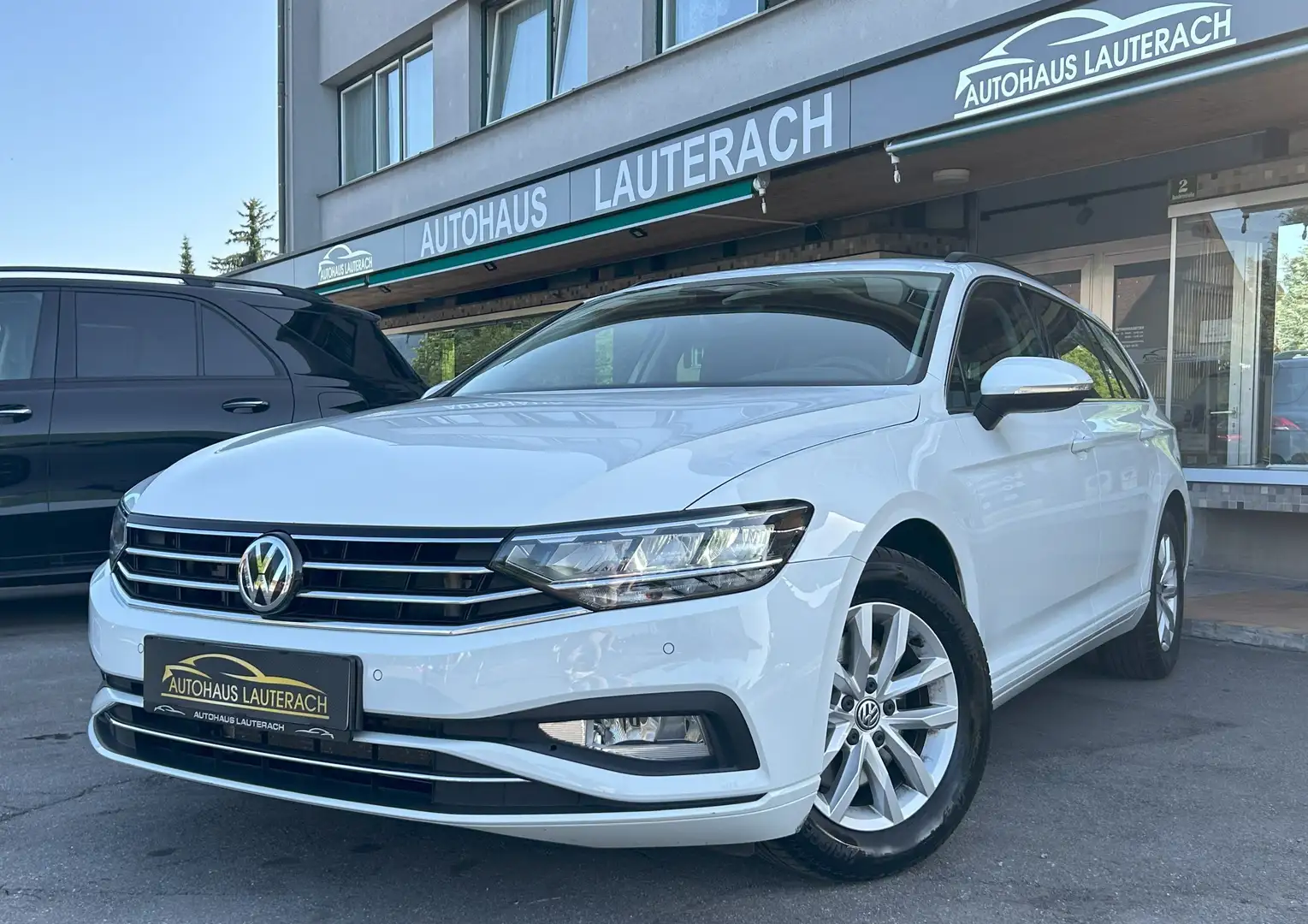 Volkswagen Passat Variant Business 2,0 SCR TDI DSG *1.HAND *NAVI *APP CONN.* Blanc - 1