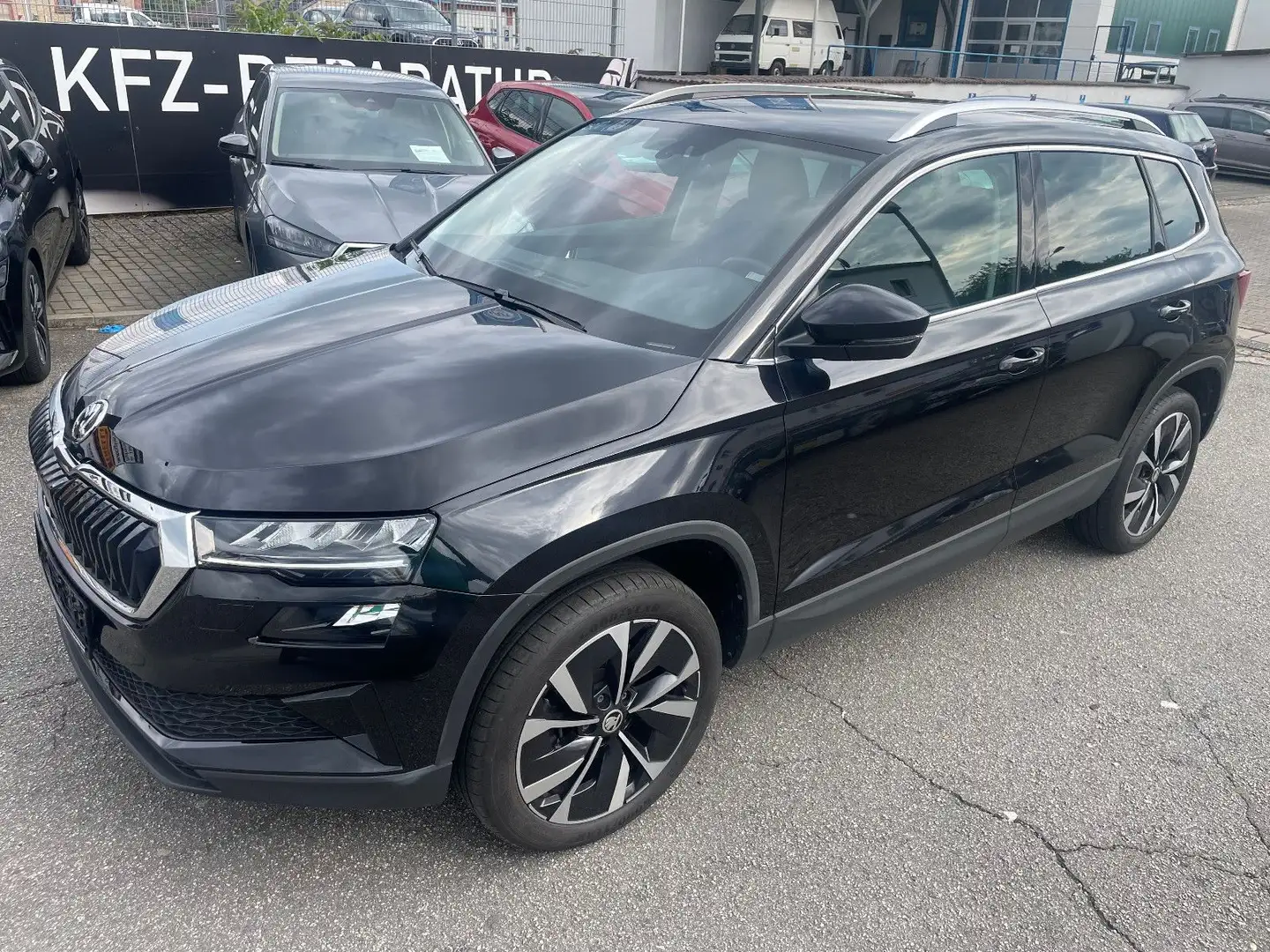 Skoda Karoq Ambition Schwarz - 1