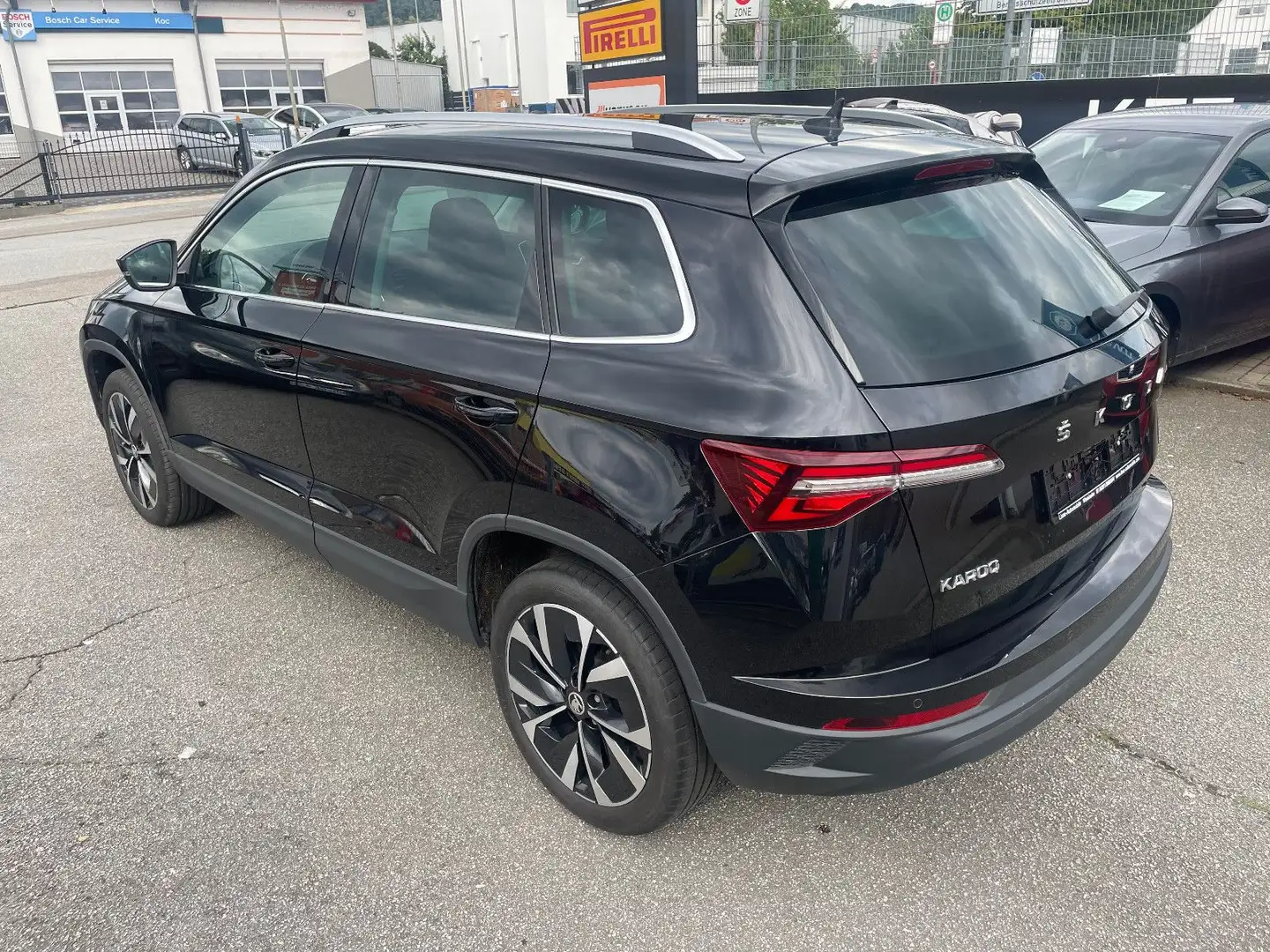 Skoda Karoq Ambition Schwarz - 2