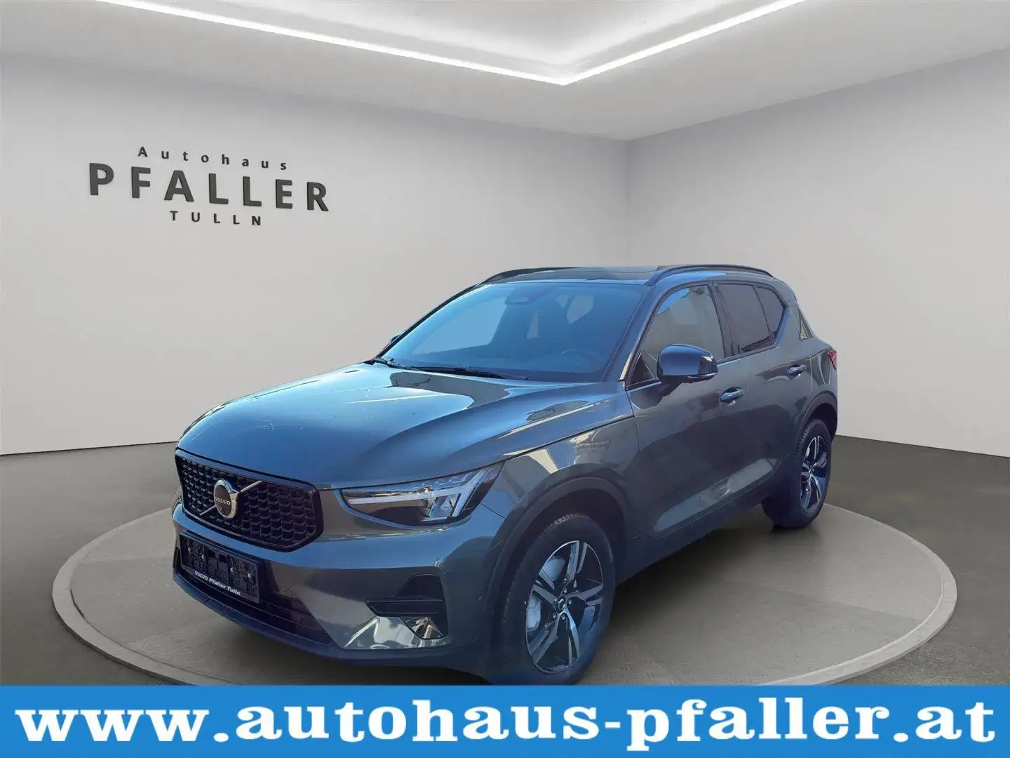 Volvo XC40 B3 Plus Dark - 1