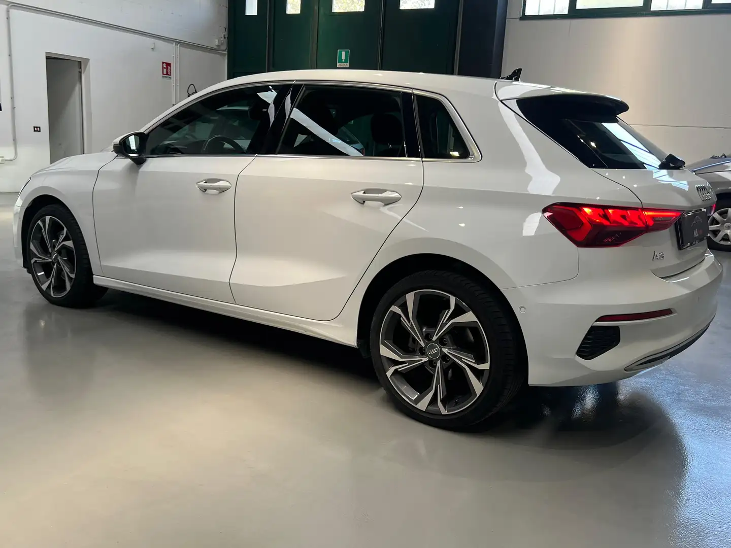 Audi A3 Sportback 35 1.5 tfsi mhev Business s-tronic Blanc - 2