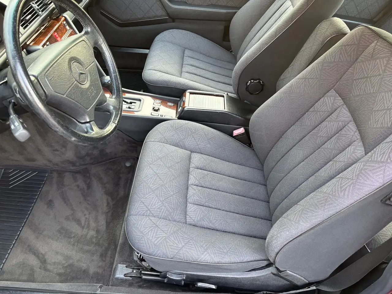 Mercedes-Benz E 200 Coupe Klima Autom. Autogas ESSD Tempom TOP, foto 6