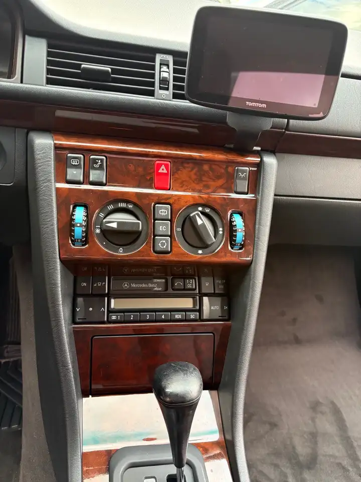 Mercedes-Benz E 200 Coupe Klima Autom. Autogas ESSD Tempom TOP, foto 10