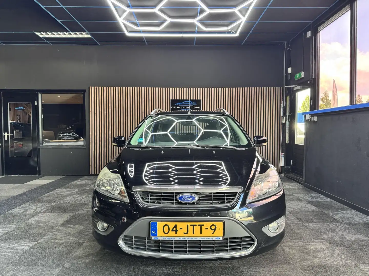 Ford Focus Wagon 1.8 Titanium Airco Navi Cruise pdc Zeer nett Zwart - 2