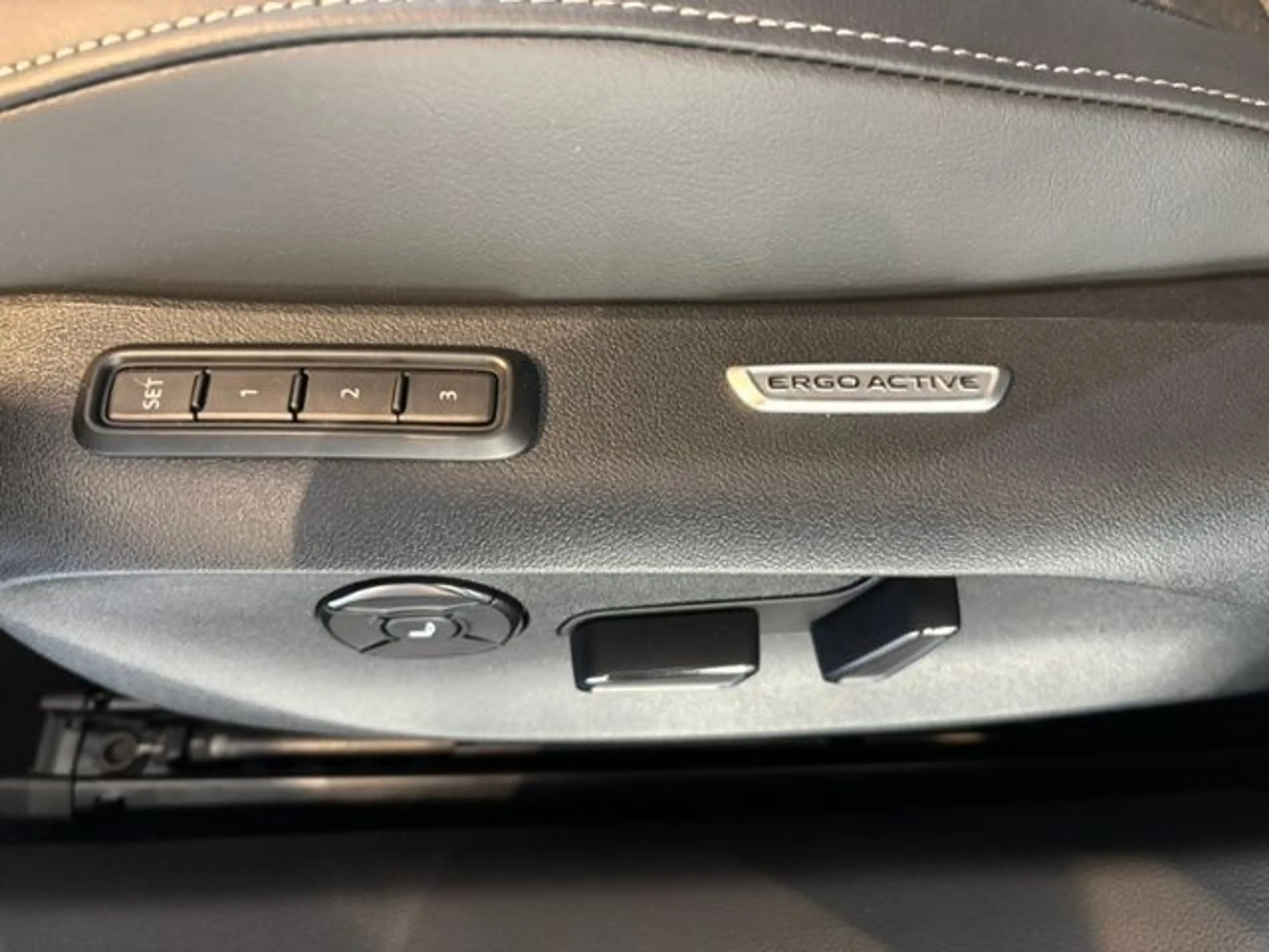 Volkswagen Passat Variant 2.0 TDI 4Motion R-Line | AHK | IQ — photo 9