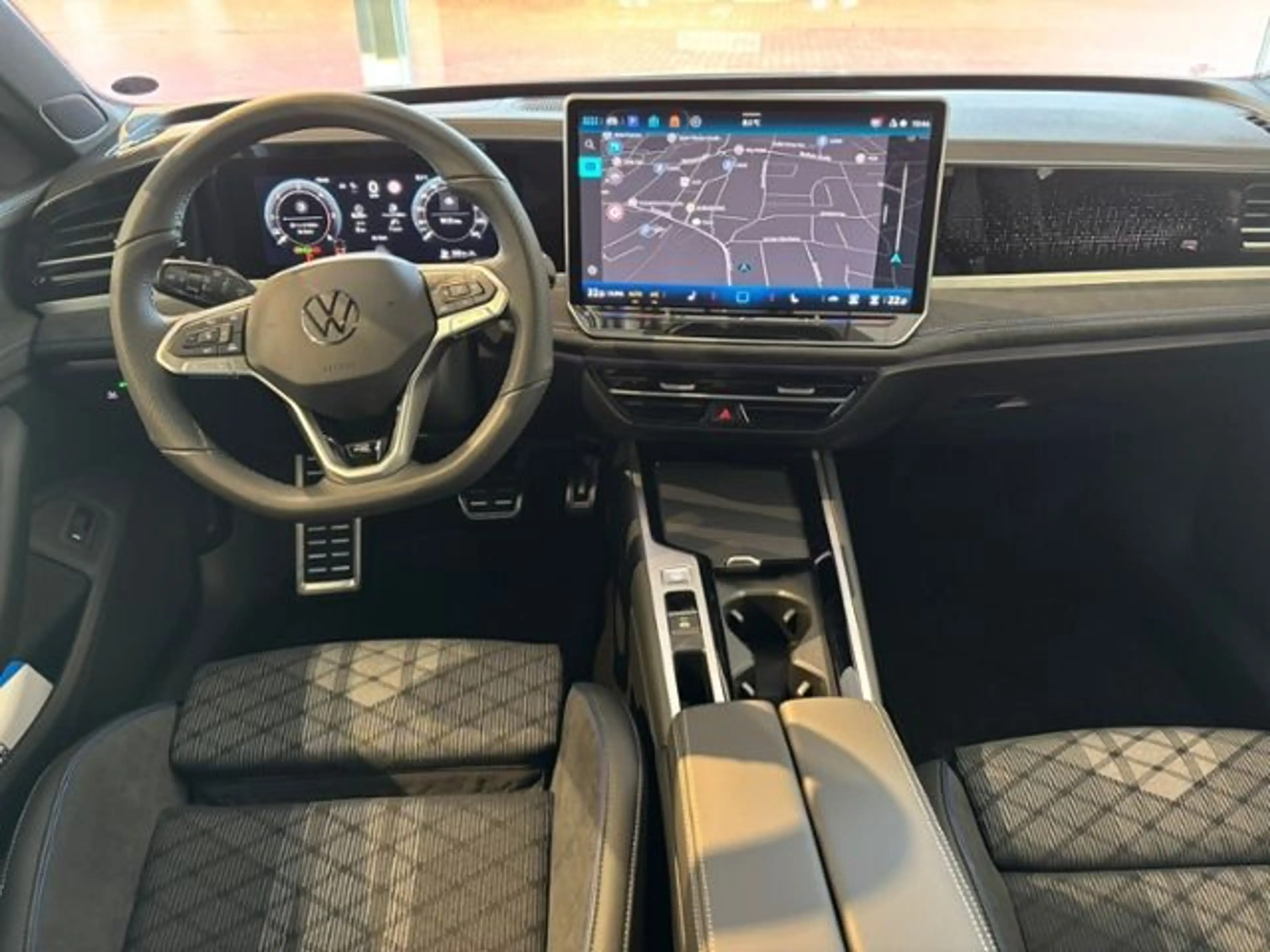 Volkswagen Passat Variant 2.0 TDI 4Motion R-Line | AHK | IQ — photo 11