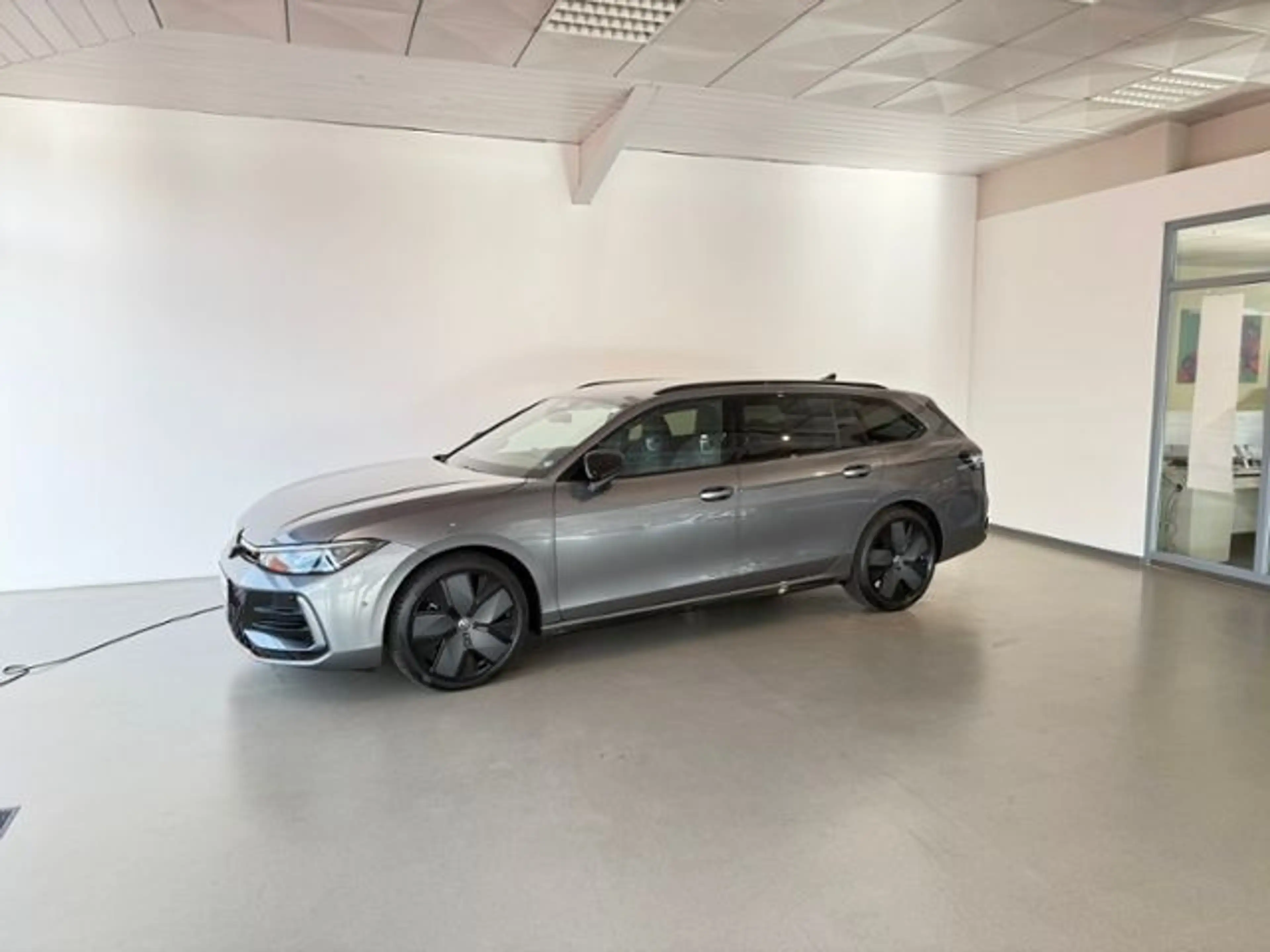 Volkswagen Passat Variant 2.0 TDI 4Motion R-Line | AHK | IQ — photo 3