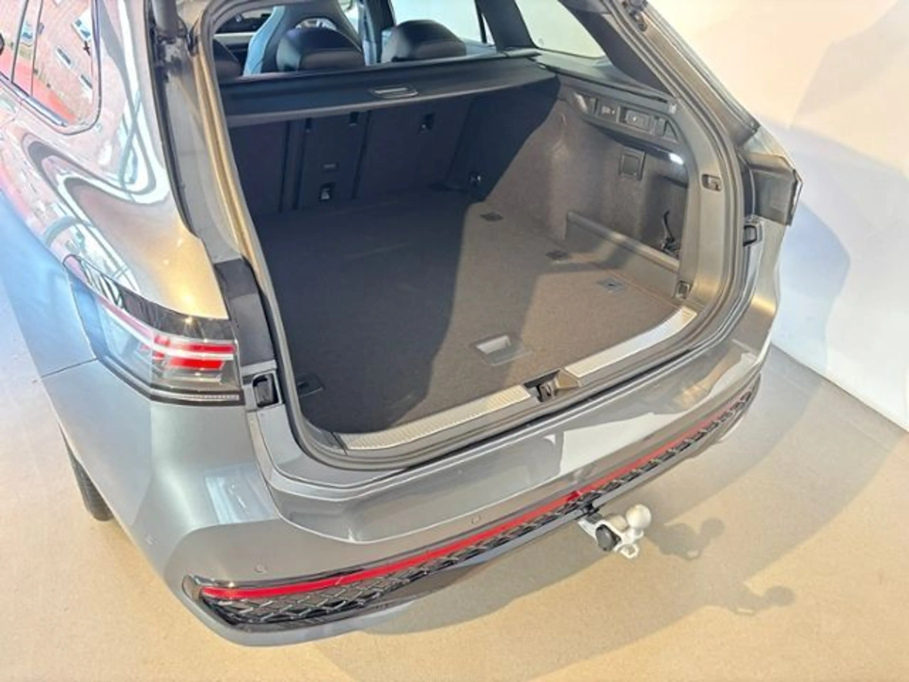 Volkswagen Passat Variant 2.0 TDI 4Motion R-Line | AHK | IQ — photo 15