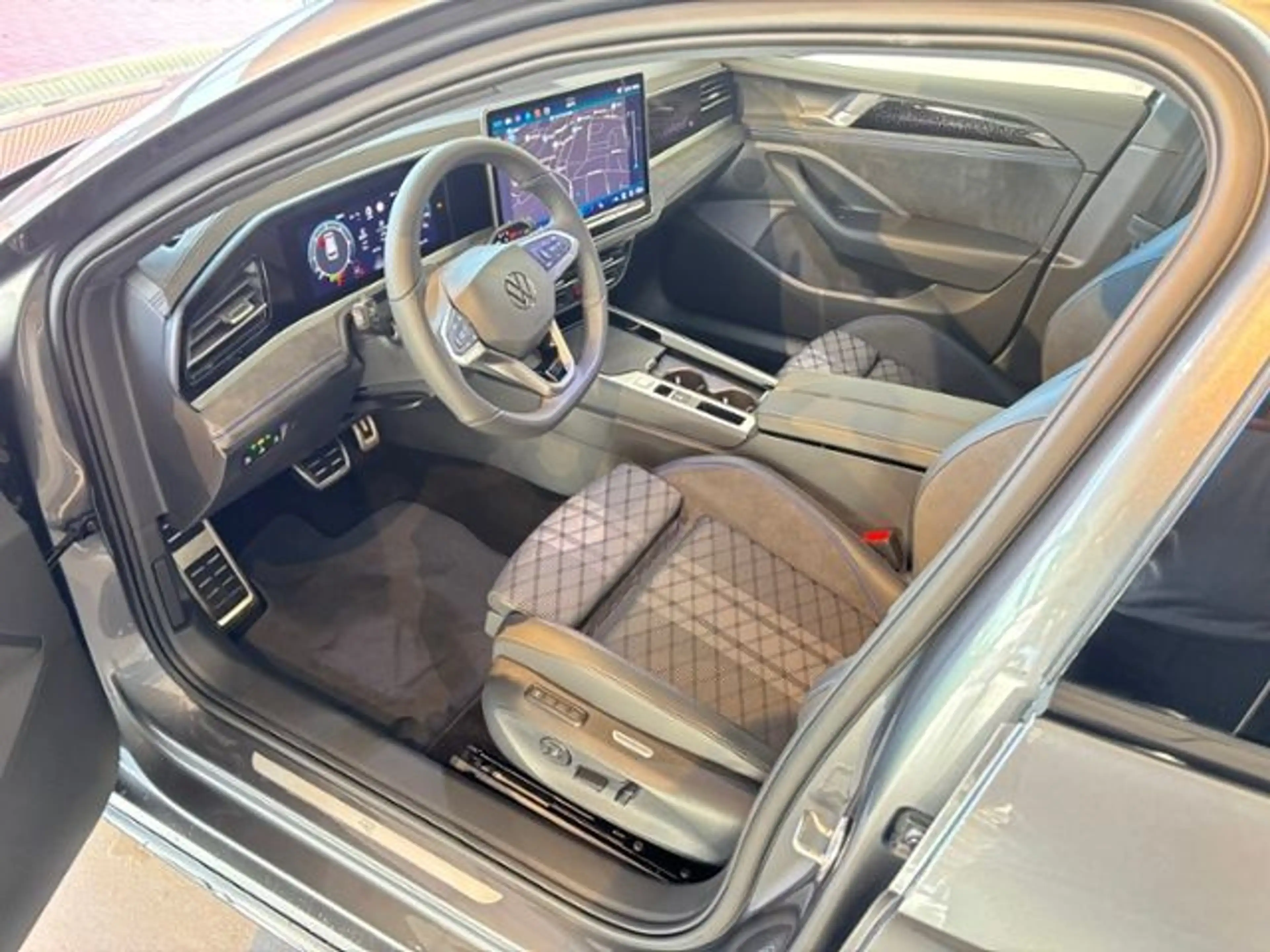 Volkswagen Passat Variant 2.0 TDI 4Motion R-Line | AHK | IQ — photo 7
