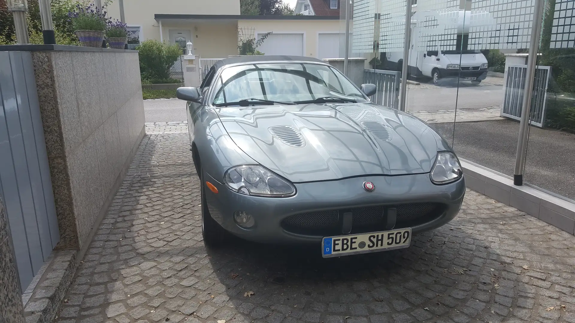 Jaguar XKR Cabrio Blau - 1