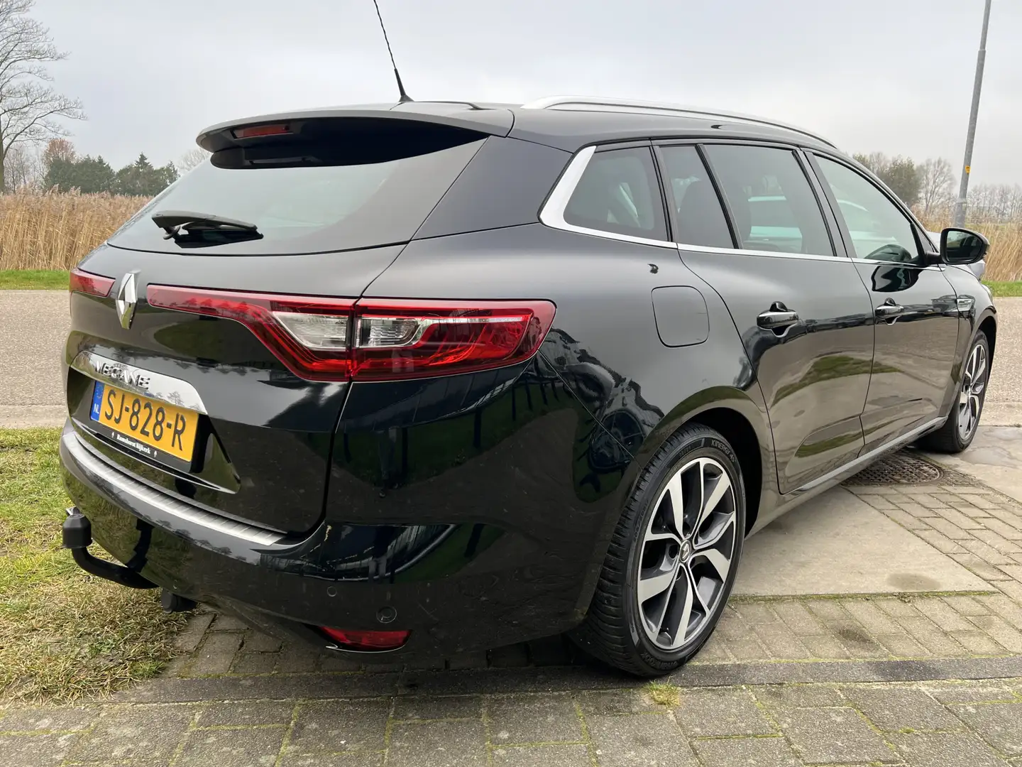 Renault Megane Estate TCe 130PK Bose / Trekhaak / Schuif-Kantelda Zwart - 2