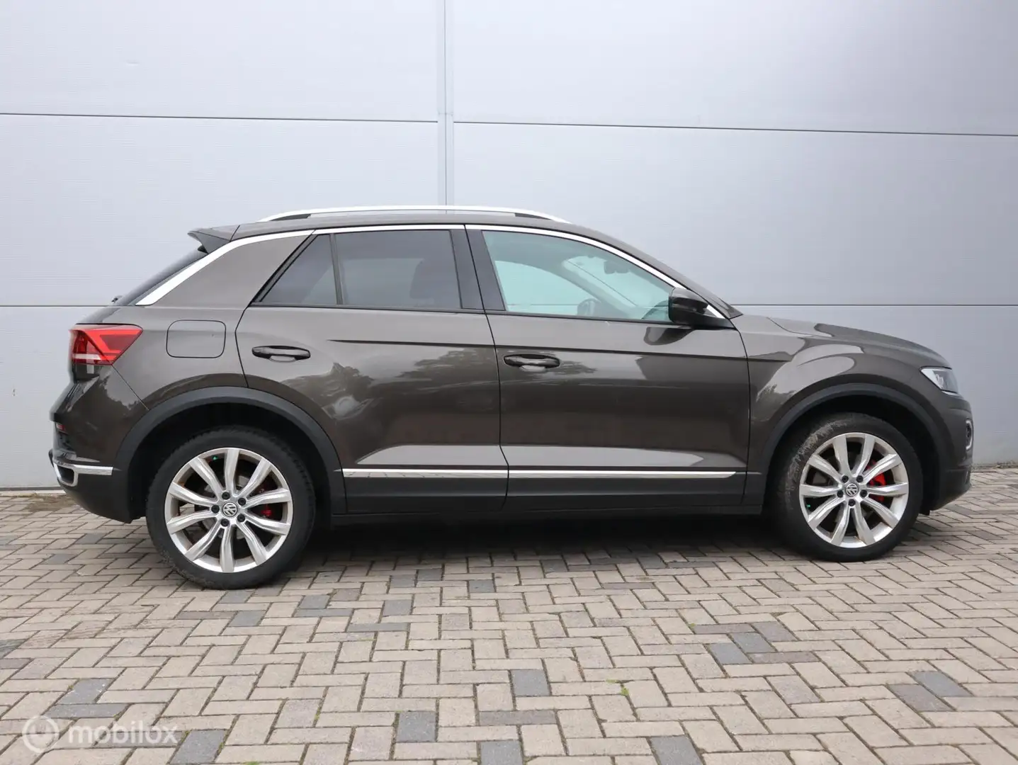 Volkswagen T-Roc 2.0 TSI 4Motion Virtual Trekhaak Automaat LED Bruin - 2