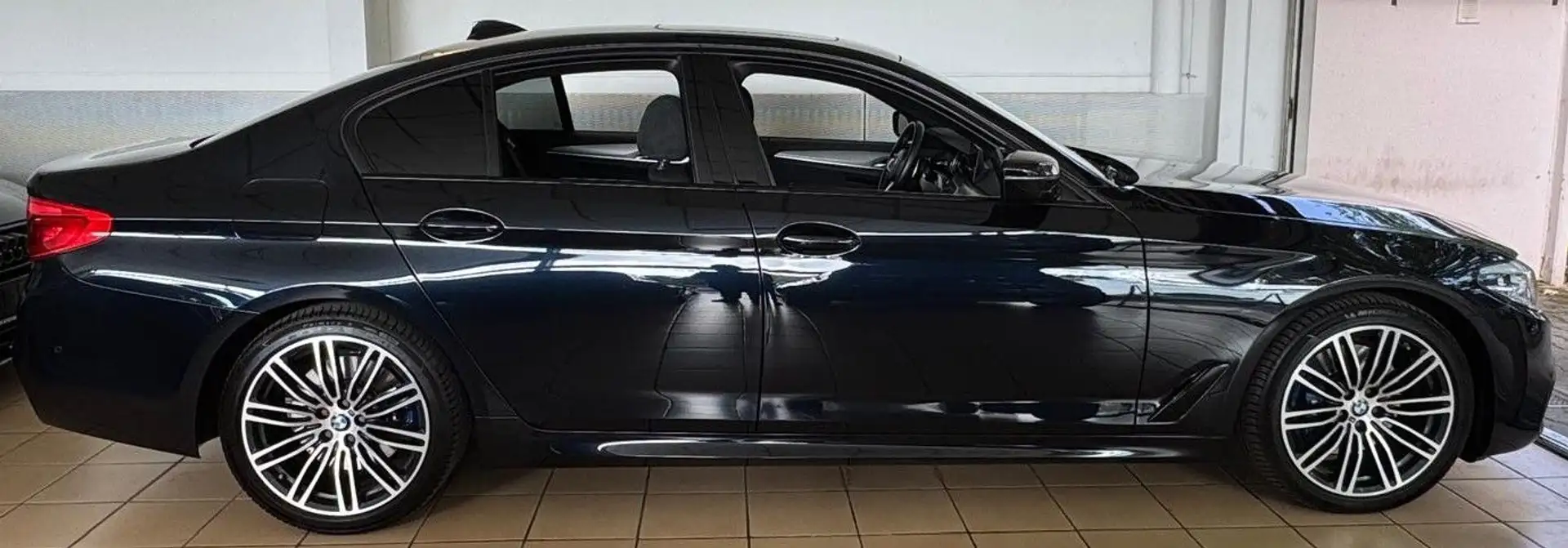 BMW 530 d M-Sport LED Schiebedach Digital WLAN Navi Noir - 2