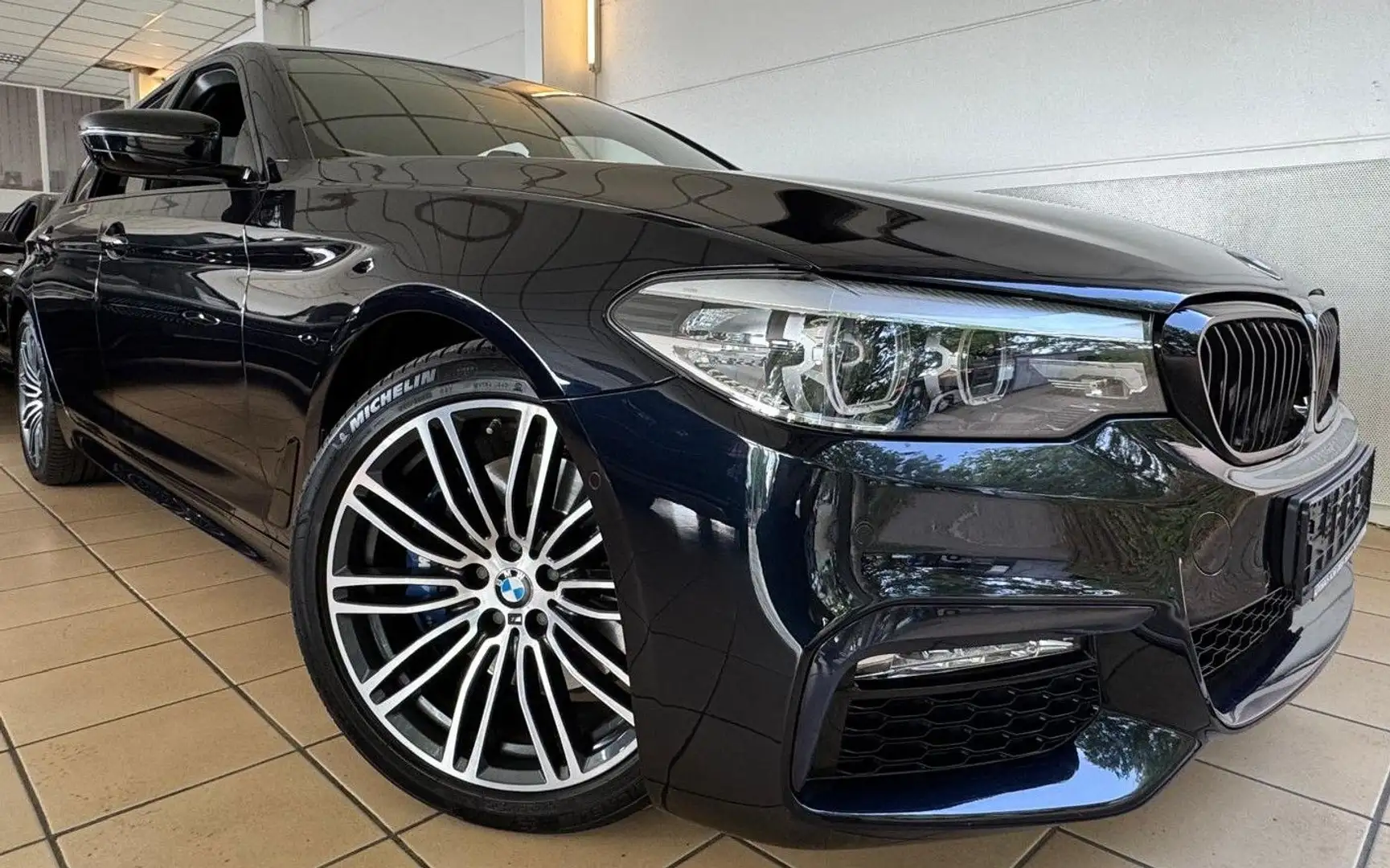 BMW 530 d M-Sport LED Schiebedach Digital WLAN Navi Noir - 1