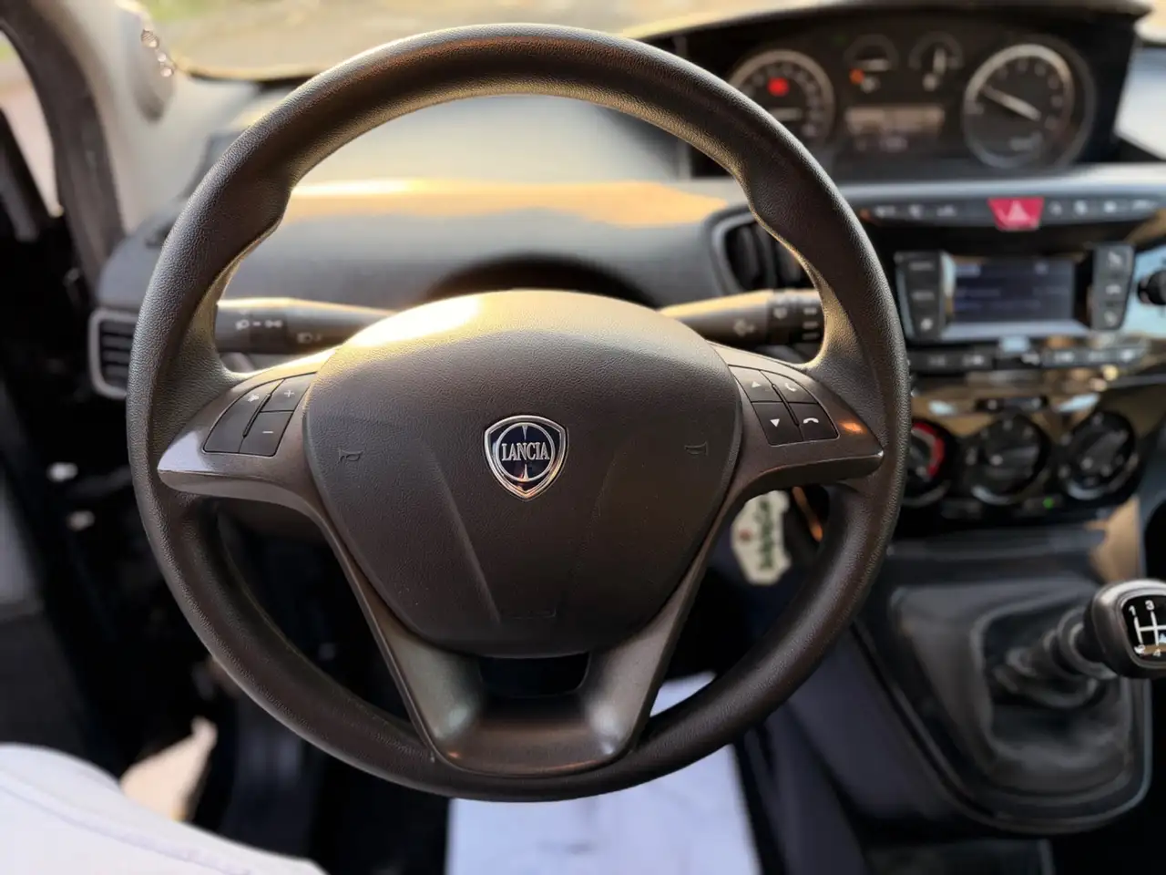 Lancia Ypsilon 2022 — фото 15