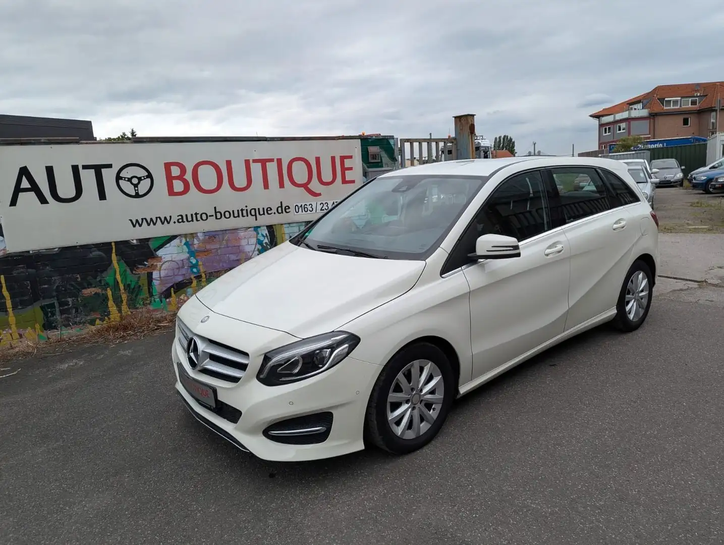 Mercedes-Benz B 180 Auto,Navi,SHZ,PDC,LED,8fach-bereift Weiß - 1