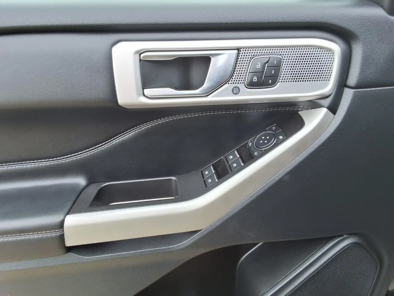 Ford Explorer photo Ford Explorer