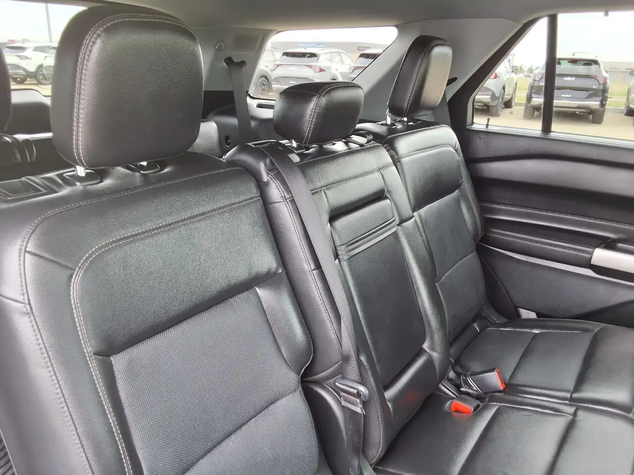 Ford Explorer photo Ford Explorer