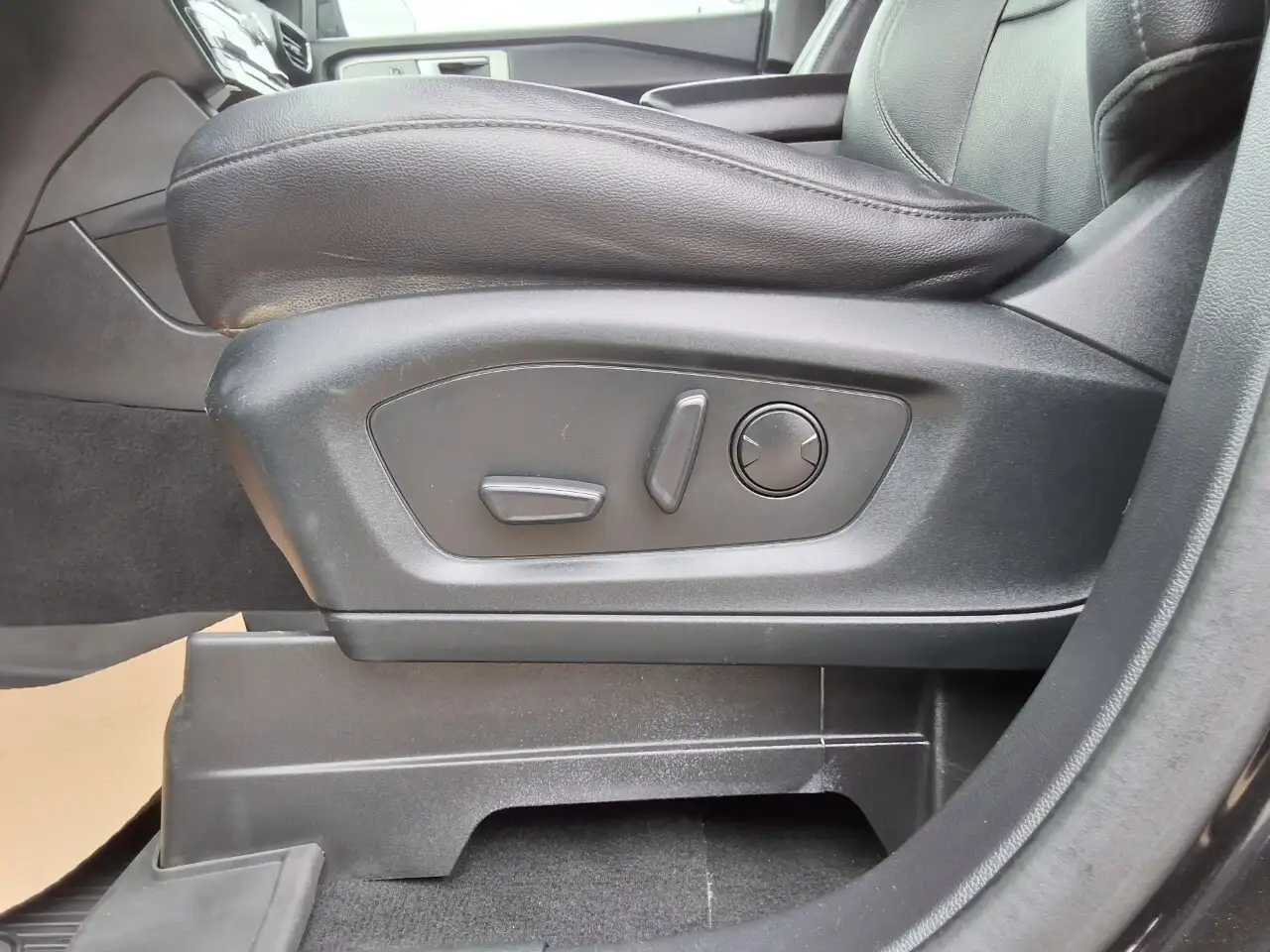 Ford Explorer photo Ford Explorer