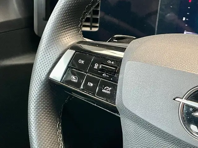 Opel Astra view 13