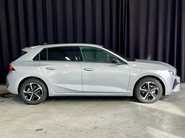 Opel Astra view 8