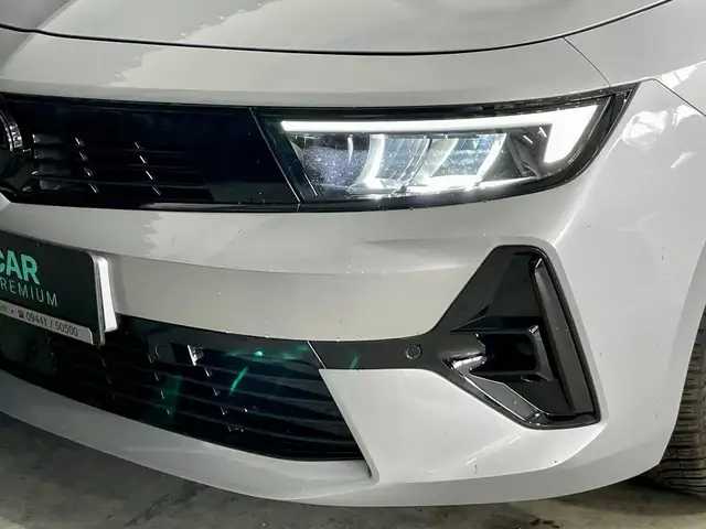Opel Astra view 4