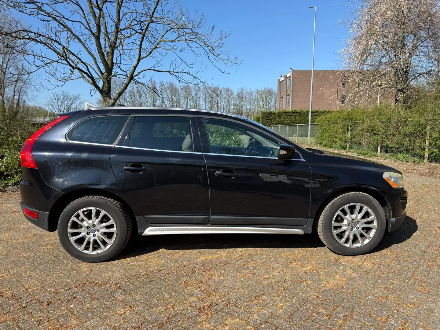 Volvo XC60 2.0 D3 Kinetic Leder Cruise Trekhaak Noir - 2