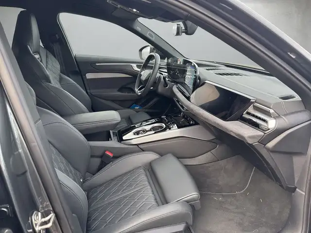Audi A6 view 13