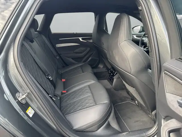 Audi A6 view 12