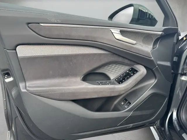 Audi A6 view 6